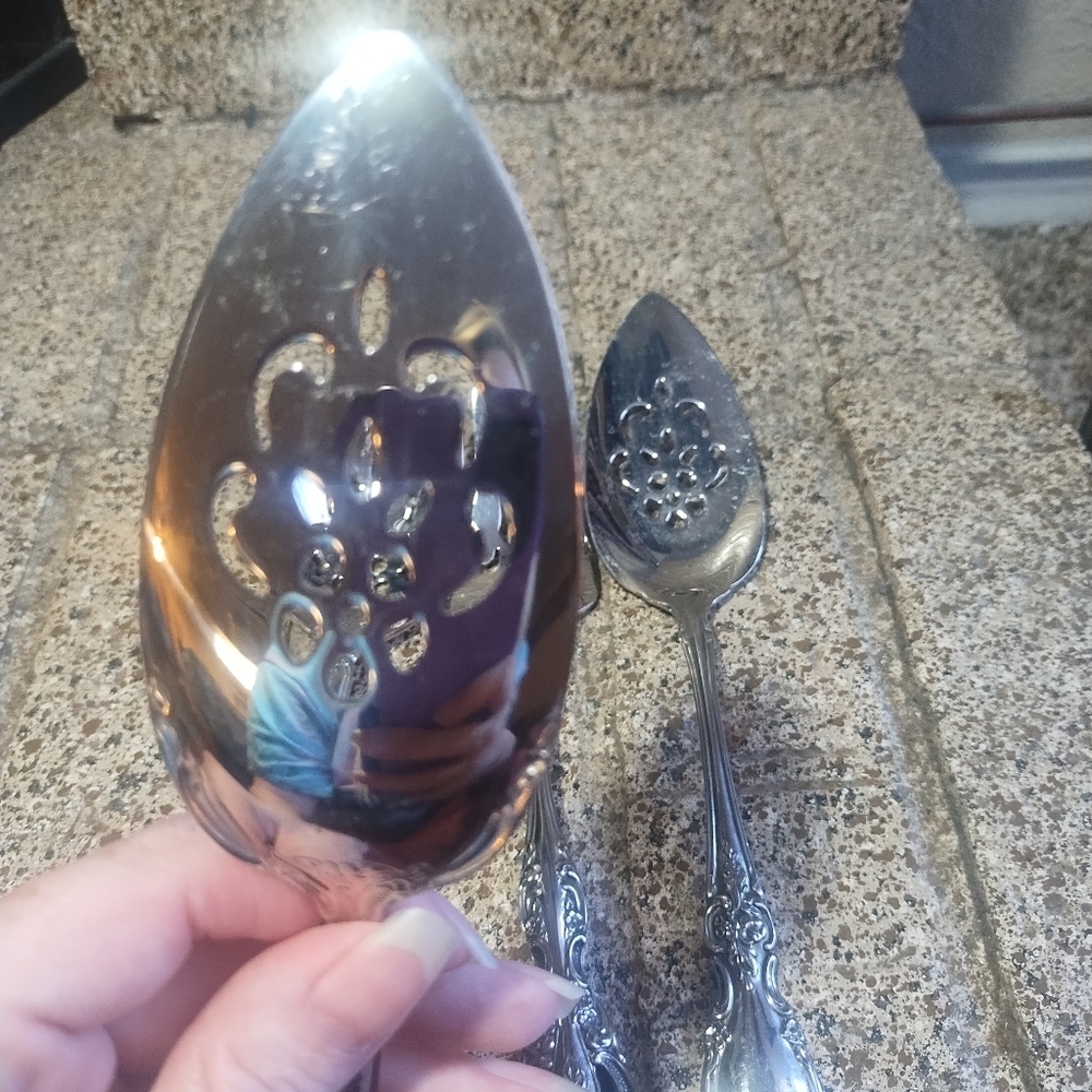 Oneida Heirloom Serving Set - Picture 8 of 14